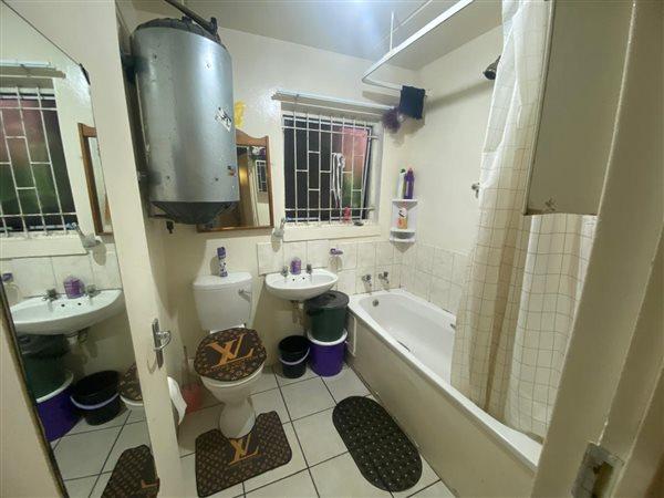 2 Bedroom Property for Sale in Maitland Western Cape
